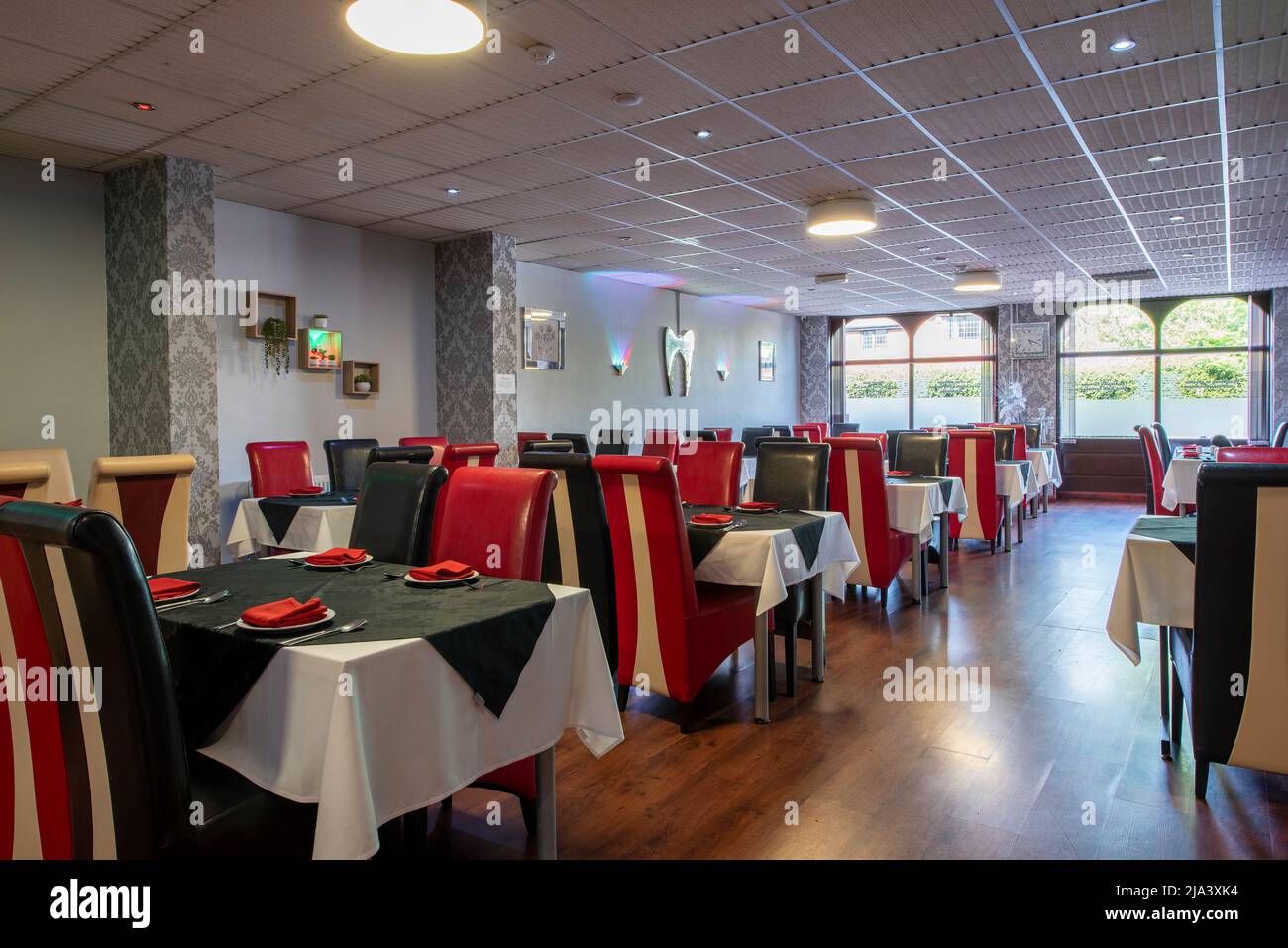 Blick auf Kiran's Balti und das authentische indische und bangladeschische Restaurant. Stockfoto