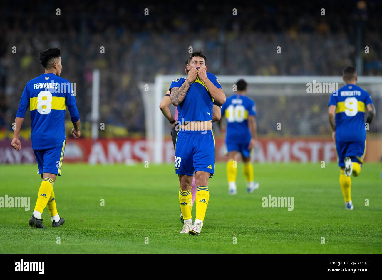 Buenos Aires, Argentinien. 26.. Mai 2022. Alan Varela von Boca Juniors feiert ein Tor während des Copa CONMEBOL Libertadores 2022-Matches zwischen Boca Juniors und Deportivo Cali im Estadio Alberto J. Armando.(Endstand; Boca Juniors 1:0 Deportivo Cali) (Foto: Manuel Cortina/SOPA Images/Sipa USA) Quelle: SIPA USA/Alamy Live News Stockfoto