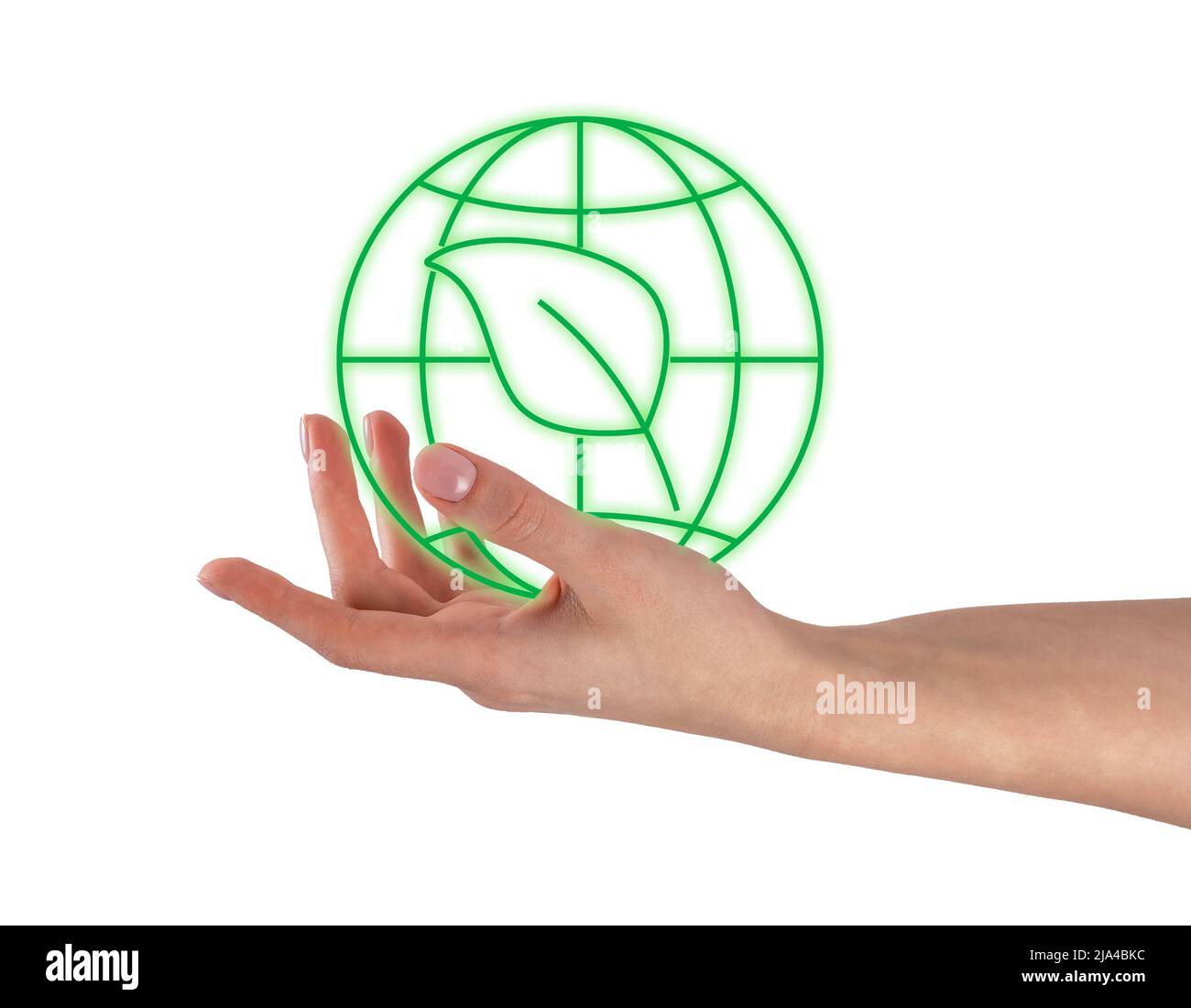 Frau Hand hält grüne Erde und Blatt isoliert auf weißem Hintergrund. Ökologie, Umweltschutz, Kampf gegen globale Umweltprobleme. Hochwertige Fotos Stockfoto