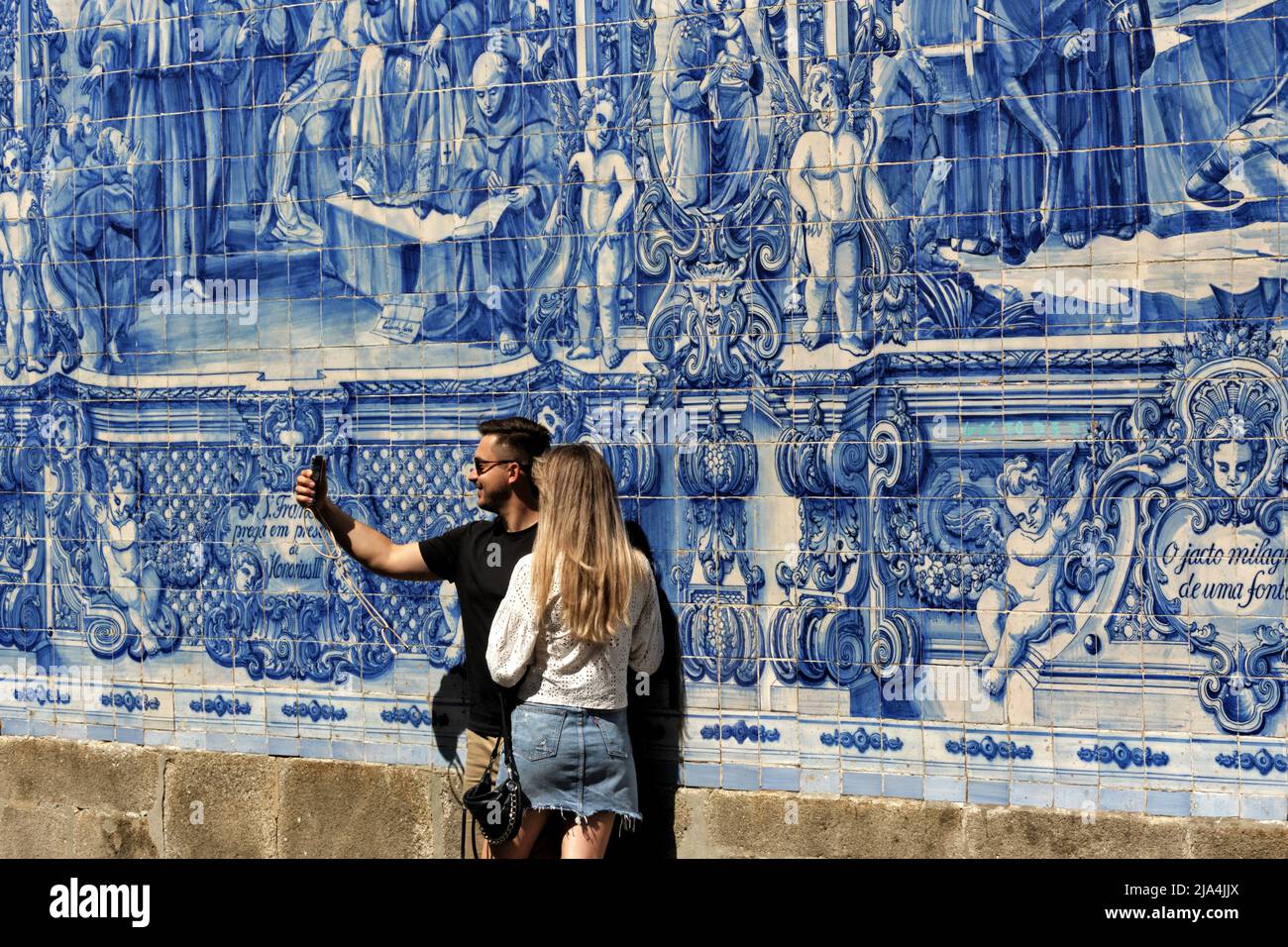 Capela das Almas, Außenwand mit Azulejos bedeckt, Porto, Portugal Stockfoto