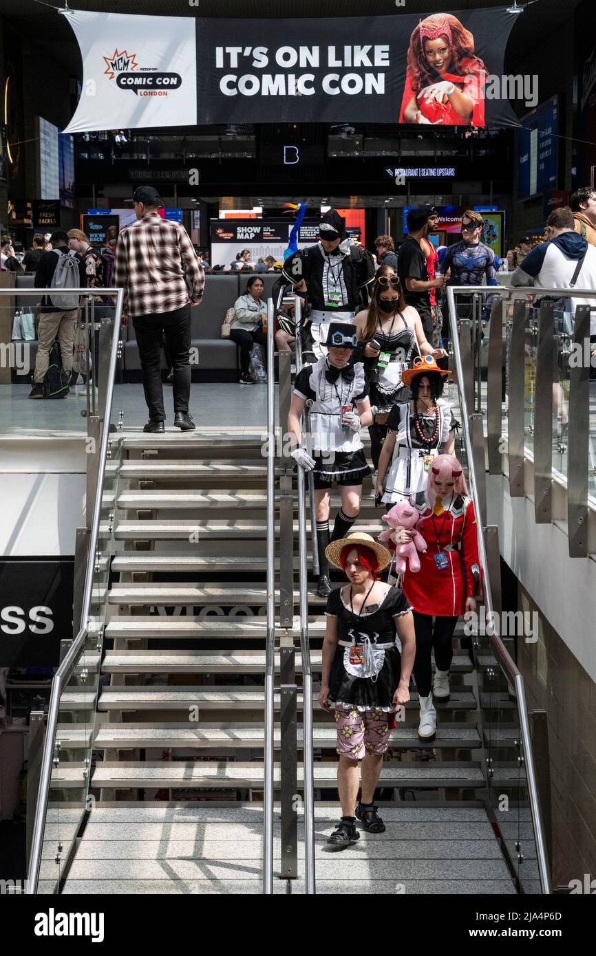 London, Großbritannien. 27 Mai 2022. Eine allgemeine Ansicht, als die MCM Comic Con für das Wochenende im Excel Center in East London eröffnet wird. Fans besuchen, oft in Kostümen, die als Cosplay bekannt sind, eine Feier der populären Kultur, einschließlich Videospielen, Anime und Filmen. Kredit: Stephen Chung / Alamy Live Nachrichten Stockfoto