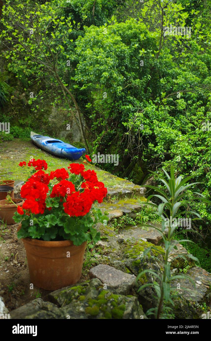 Wassersport in der Nähe Sorgente su Gologone, Sardinien. Stockfoto