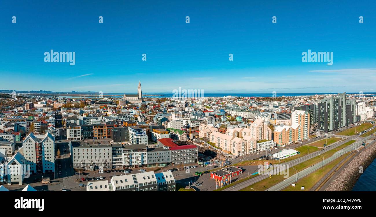 Wunderschöne Luftaufnahme von Reykjavik, Island. Sonniger Tag Stockfoto