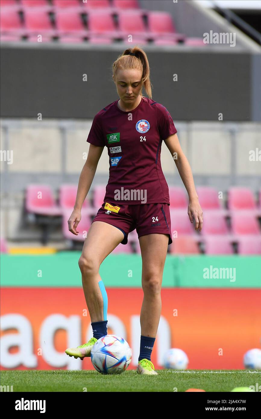 KÖLN, 27. MAI 2022: Karen Holmgaard. Prematch Praxis von 1. FFC Turbine Potsdam. DFB Pokal Finale der Frauen 2022 Stockfoto