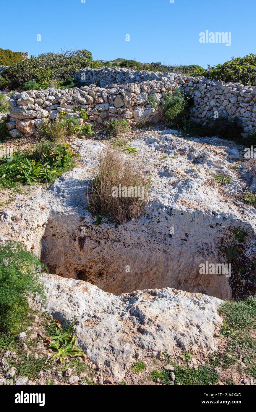 Ein punisches Grab, Xemxija Heritage Trail, Bajda Ridge, Xemija, St Paul's Bay, Malta Stockfoto