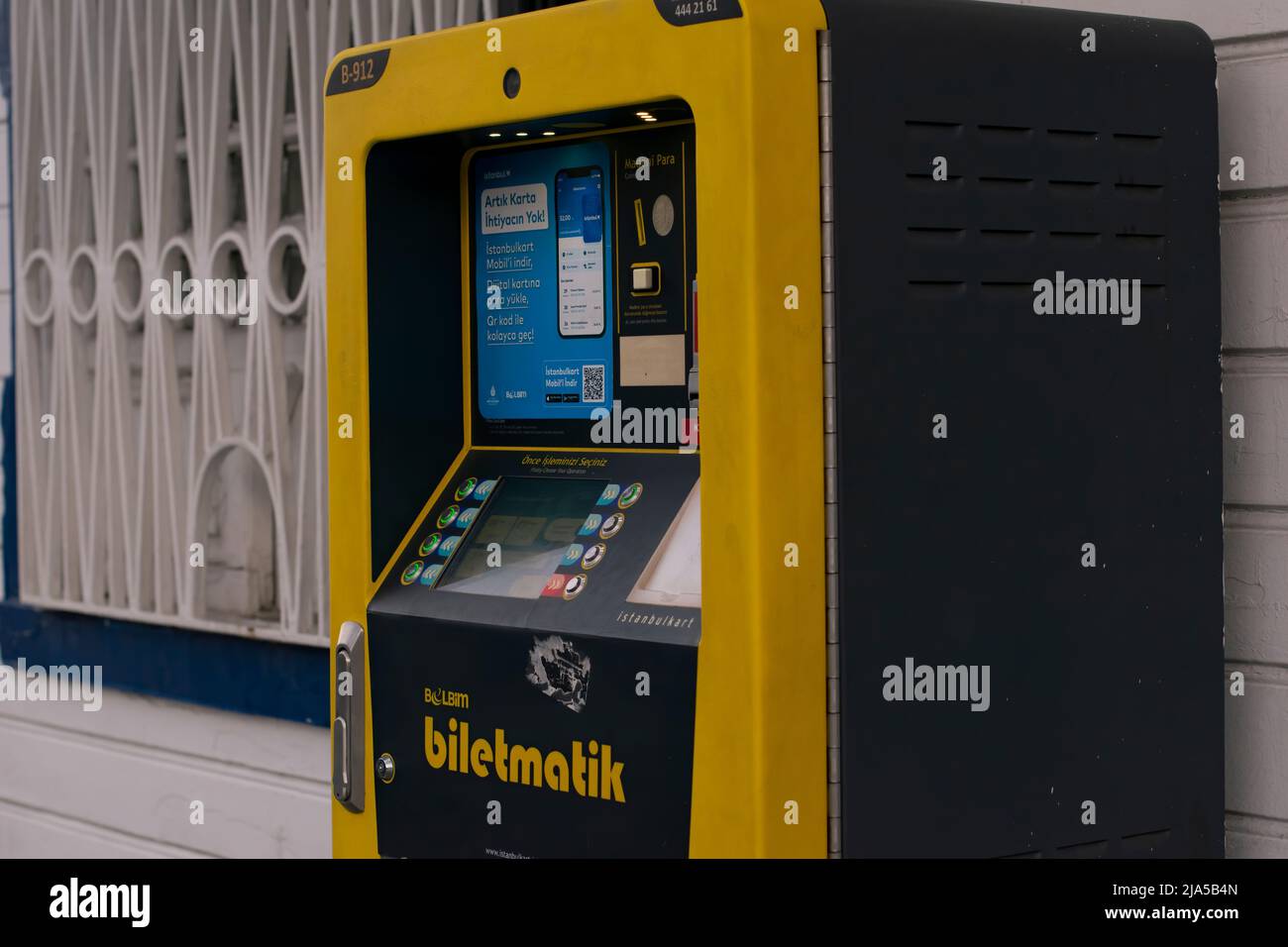 ISTANBUL - Mai 24: Ticket maсhine BILETMATIK mit der Istanbul Transport Card ISTANBULKART in Istanbul. Stockfoto