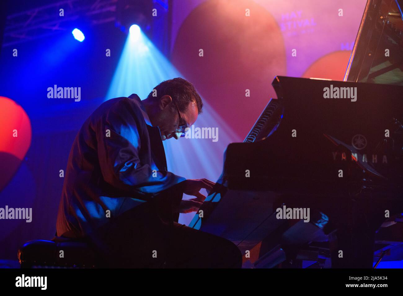 Hay-on-Wye, Wales, Großbritannien. 27.. Mai 2022. Danilo Pérez, Pianist, Komponist, Pädagoge und Sozialaktivist, konzertiert beim Hay Festival 2022, Wales. Quelle: Sam Hardwick/Alamy. Stockfoto