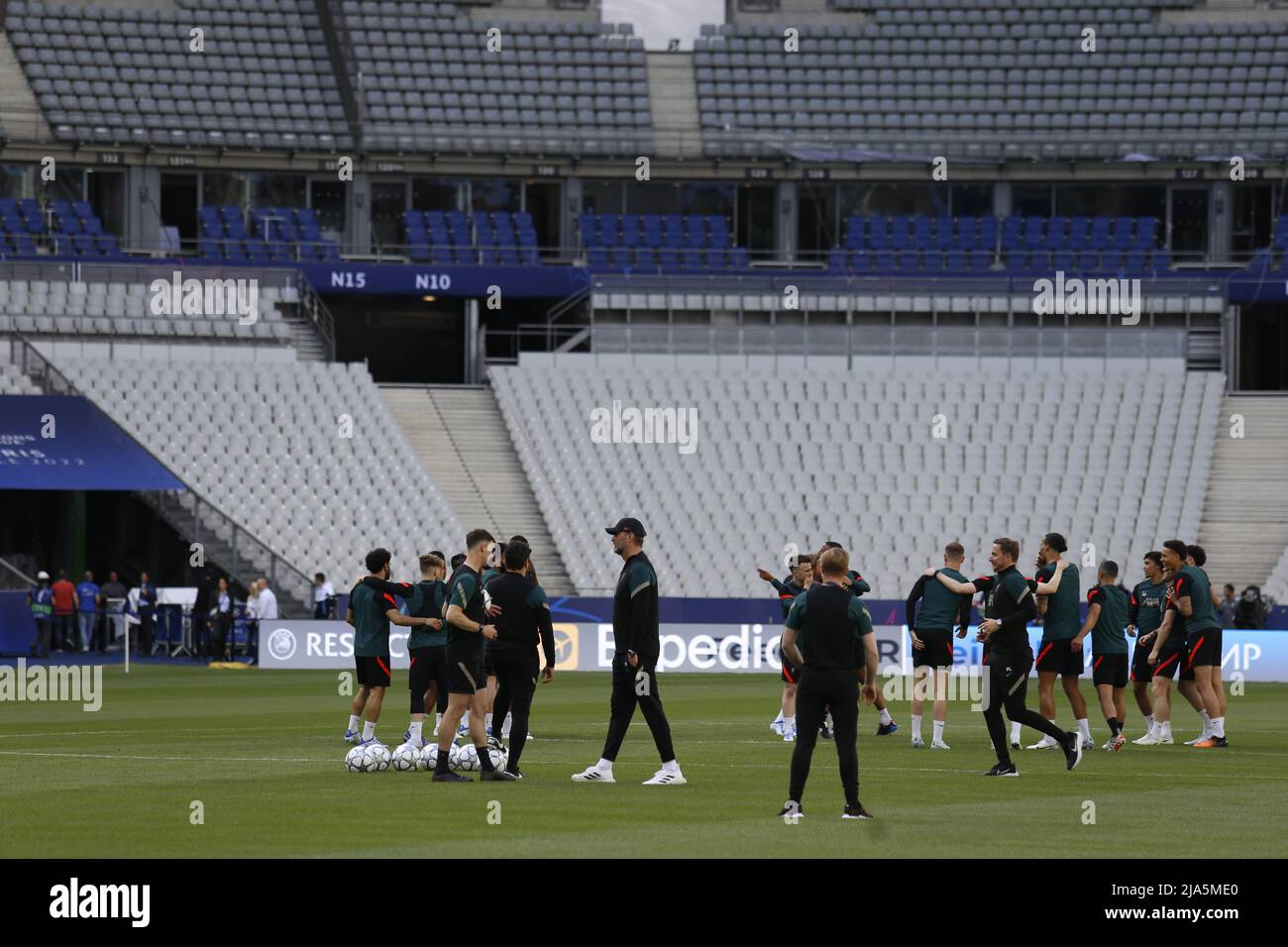 Paris, Frankreich. 27.. Mai 2022. Die Spieler des FC Liverpool gesehen während des Liverpool-Training in Paris Saint Denis Stadion vor dem Finale Champions League 2022. (Foto von Mohammad Javad Abjoushak/SOPA Images/Sipa USA) Quelle: SIPA USA/Alamy Live News Stockfoto