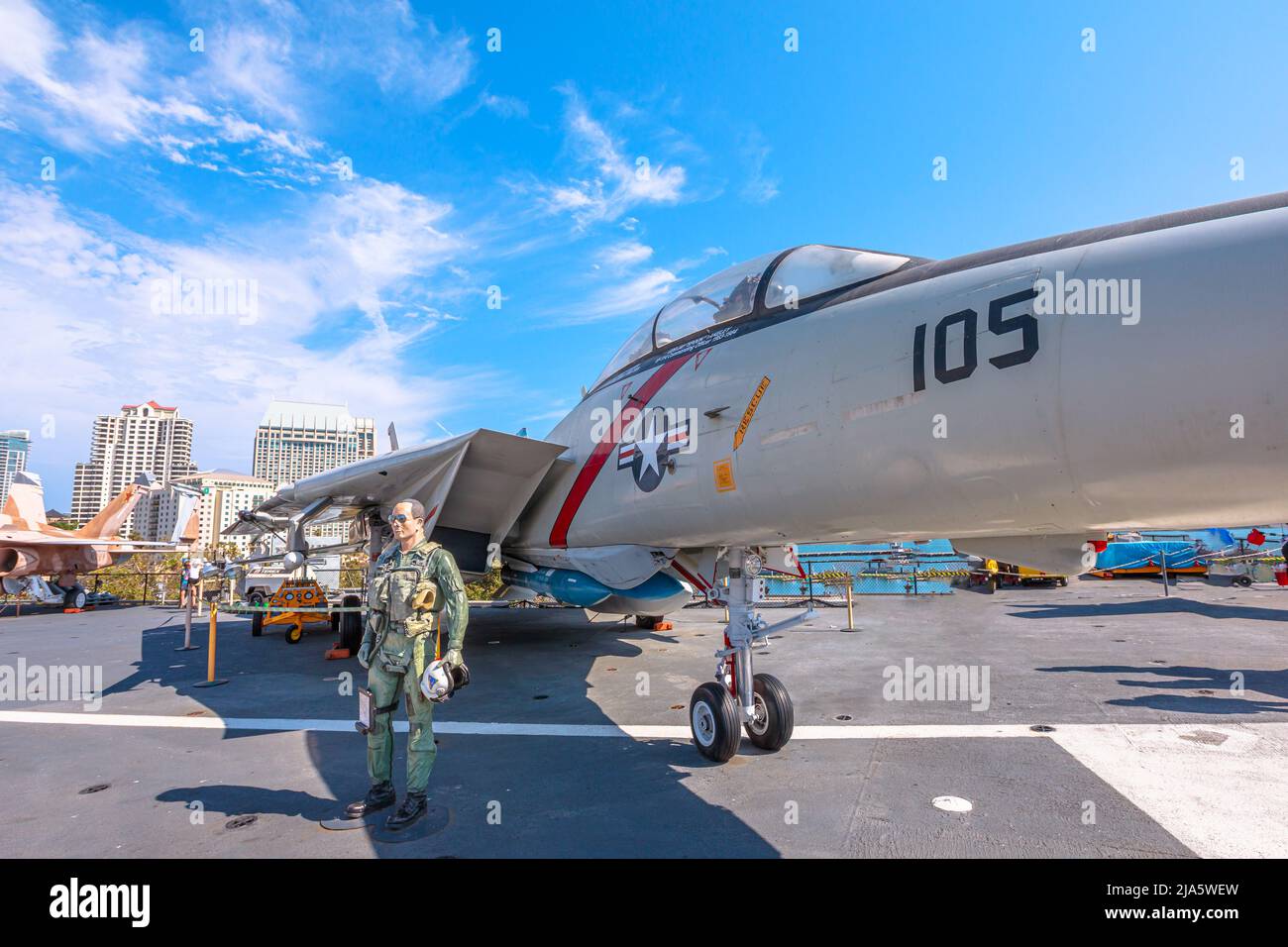 San Diego, USA - JULI 2018: Pilot mit Grumman F-14 Tomcat. Amerikanischer Überschalljet-Abfangjäger und Jagdbomber von 1970s in der Luftfahrt Stockfoto