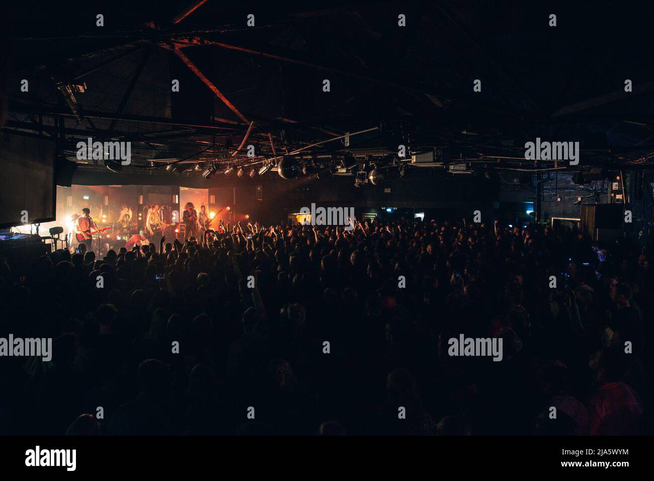27. Mai 2022: Der britische Sänger und Songwriter Miles Kane spielt auf seiner UK Tour 2022 eine ausverkaufte Show im Leadmill in Sheffield. Die Leadmill droht immer noch zu schließen, da Tausende von Menschen eine Petition unterschreiben, um den legendären Veranstaltungsort zu retten. Arctic Monkeys, Richard Hawley, Jarvis Cocker und Oli Sykes von Bring Me The Horizon gehören zu den Künstlern von Sheffield, die sich für den Veranstaltungsort ausgesprochen haben. (Bild: © Myles Wright/ZUMA Press Wire) Stockfoto