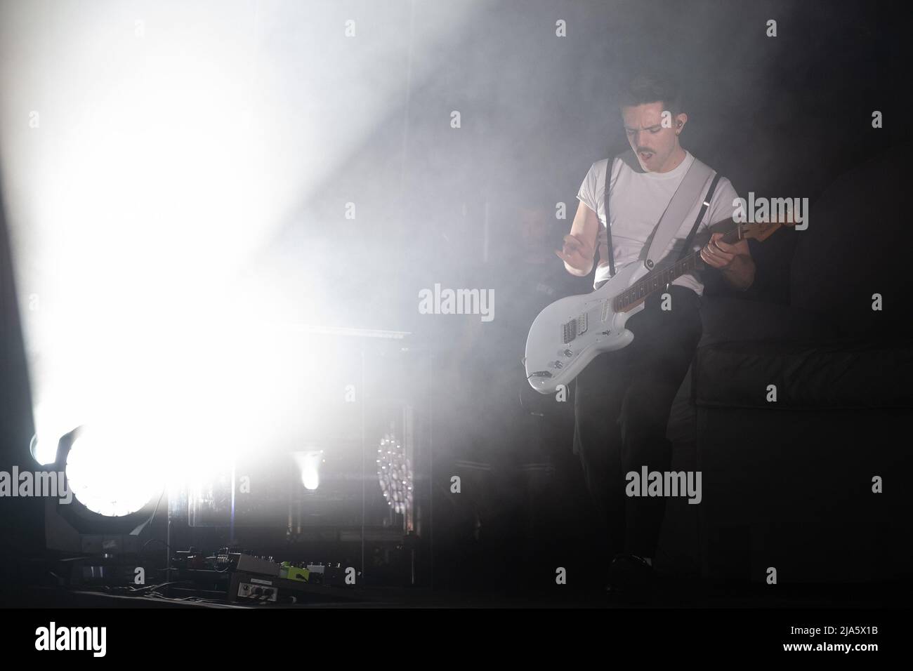 Brescia, Italien. 27. Mai 2022. Der italienische Sänger Blanco alias als Riccardo Fabbriconi während seiner Live-Konzerte in Brescia, Gran Teatro Morato für Blu Celeste Tour 2022 Credit: Roberto Tommasini/Alamy Live News Stockfoto