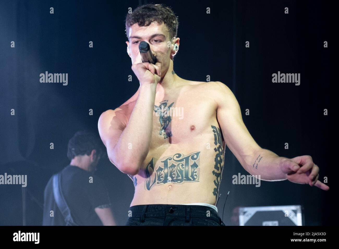 Brescia, Italien. 27. Mai 2022. Der italienische Sänger Blanco alias als Riccardo Fabbriconi während seiner Live-Konzerte in Brescia, Gran Teatro Morato für Blu Celeste Tour 2022 Credit: Roberto Tommasini/Alamy Live News Stockfoto