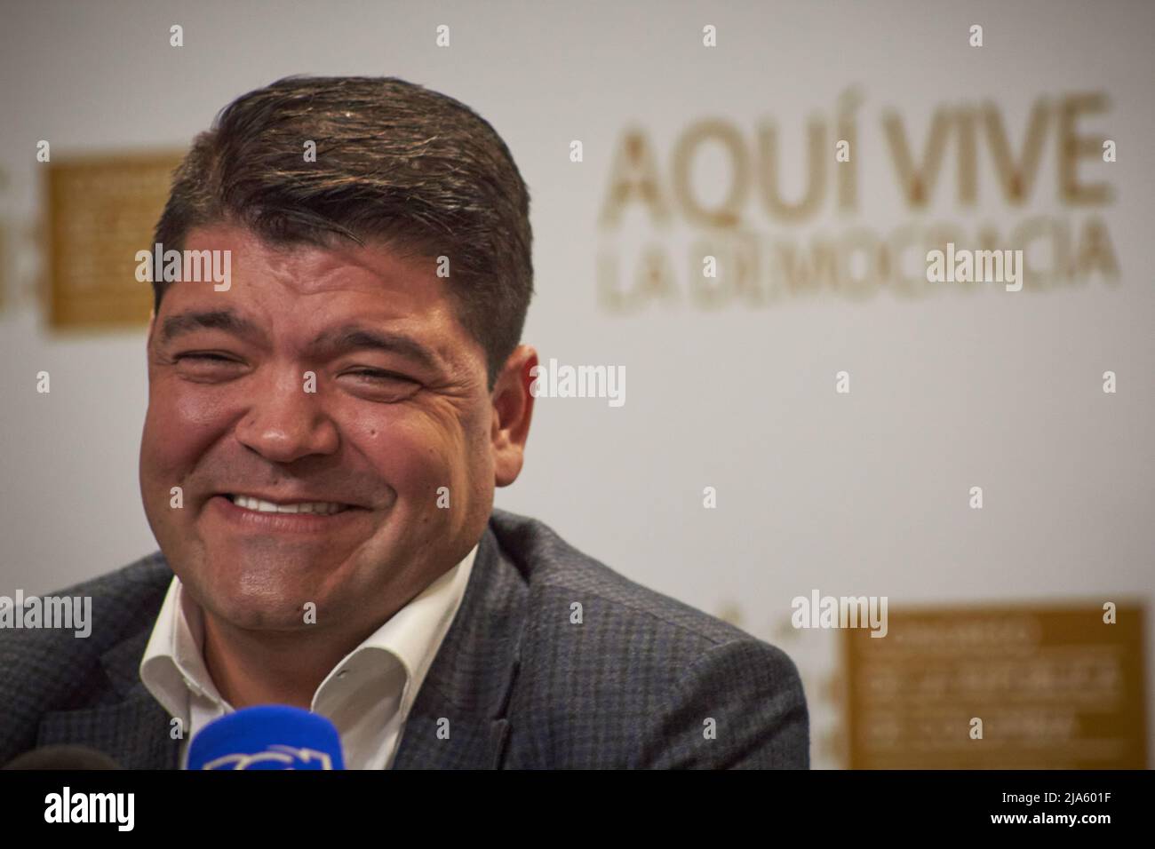 Bogota, Kolumbien. 27.. Mai 2022. Der kolumbianische Senatspräsident Juan Diego Gomez spricht während einer Pressekonferenz anlässlich der bevorstehenden Präsidentschaftswahlen am sonntag, dem 29. Mai. In Bogota, Kolumbien, 27. Mai 2022. Foto: Perla Bayona/Long Visual Press Kredit: Long Visual Press/Alamy Live News Stockfoto