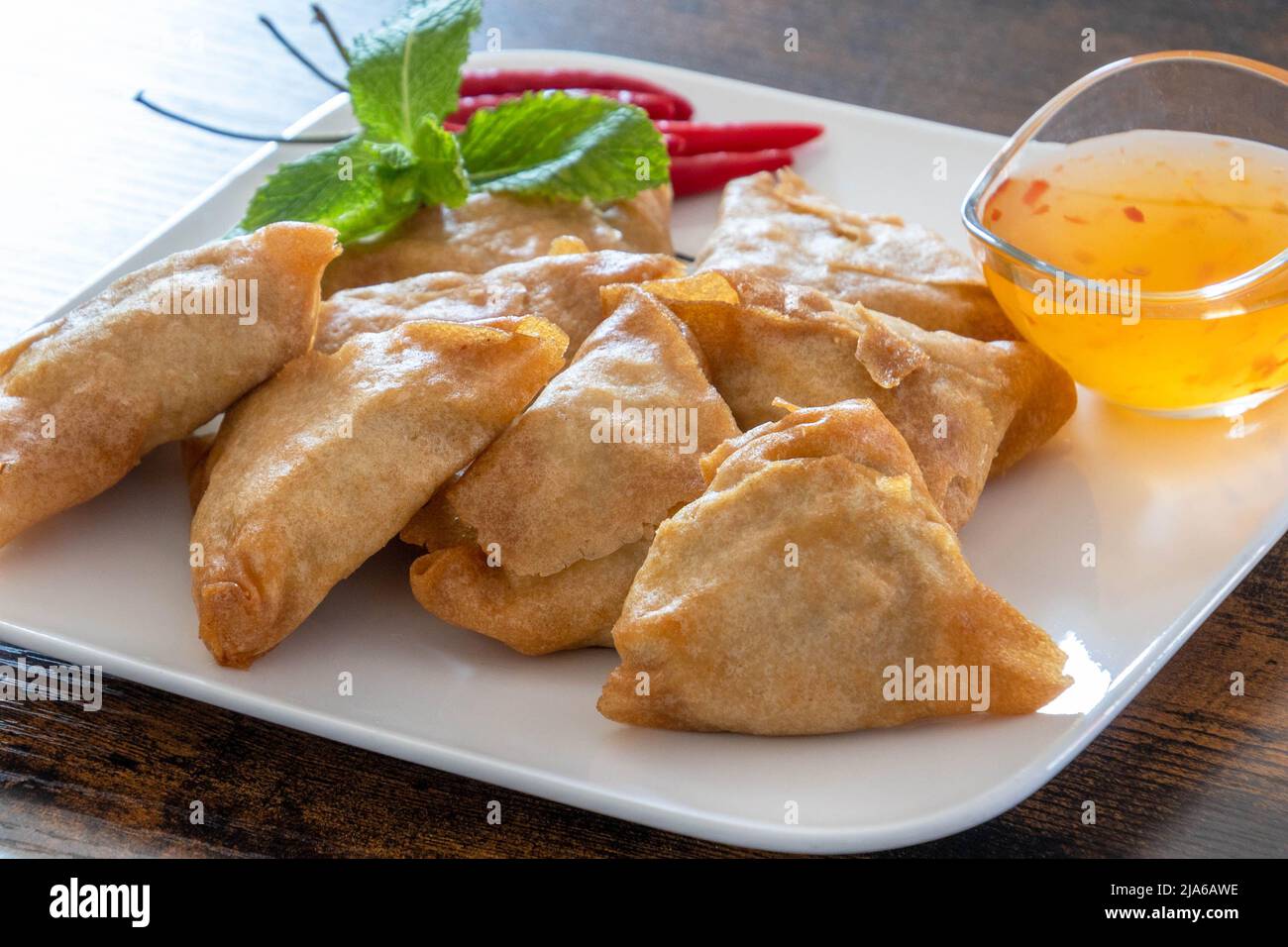 Samosa auf einem Teller Stockfoto