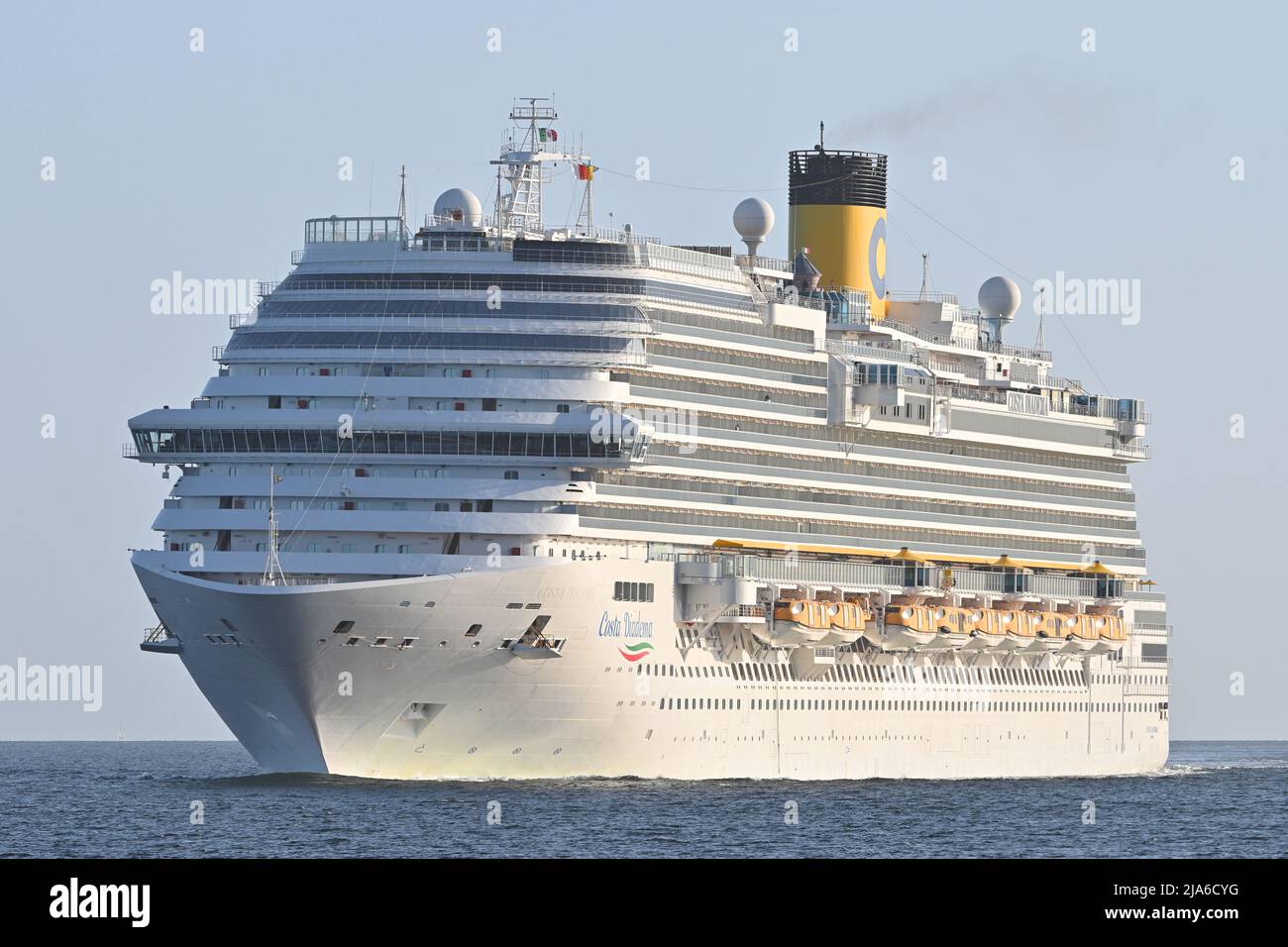 Der Jungfernanruf des Kreuzschiffs COSTA DIADEMA im Hafen von Kiel Stockfoto