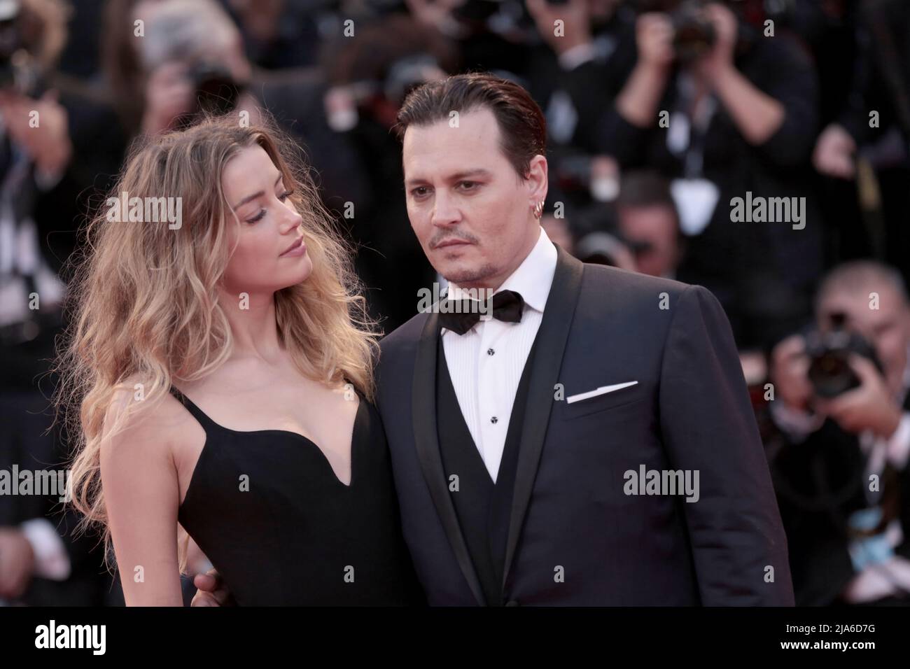 Elegantes Johnny Depp Frau Fotos