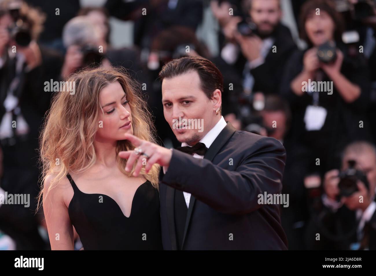 Elegantes Johnny Depp Frau Fotos