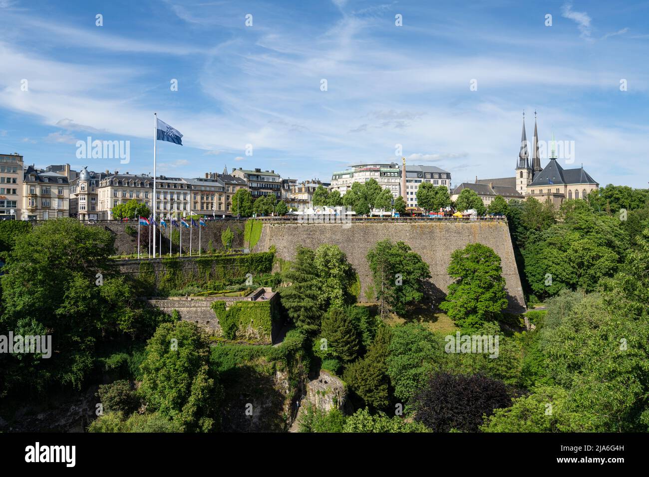 Luxemburg-Stadt, Mai 2022. Panoramablick auf die Petrusse-Kasematten im Stadtzentrum Stockfoto