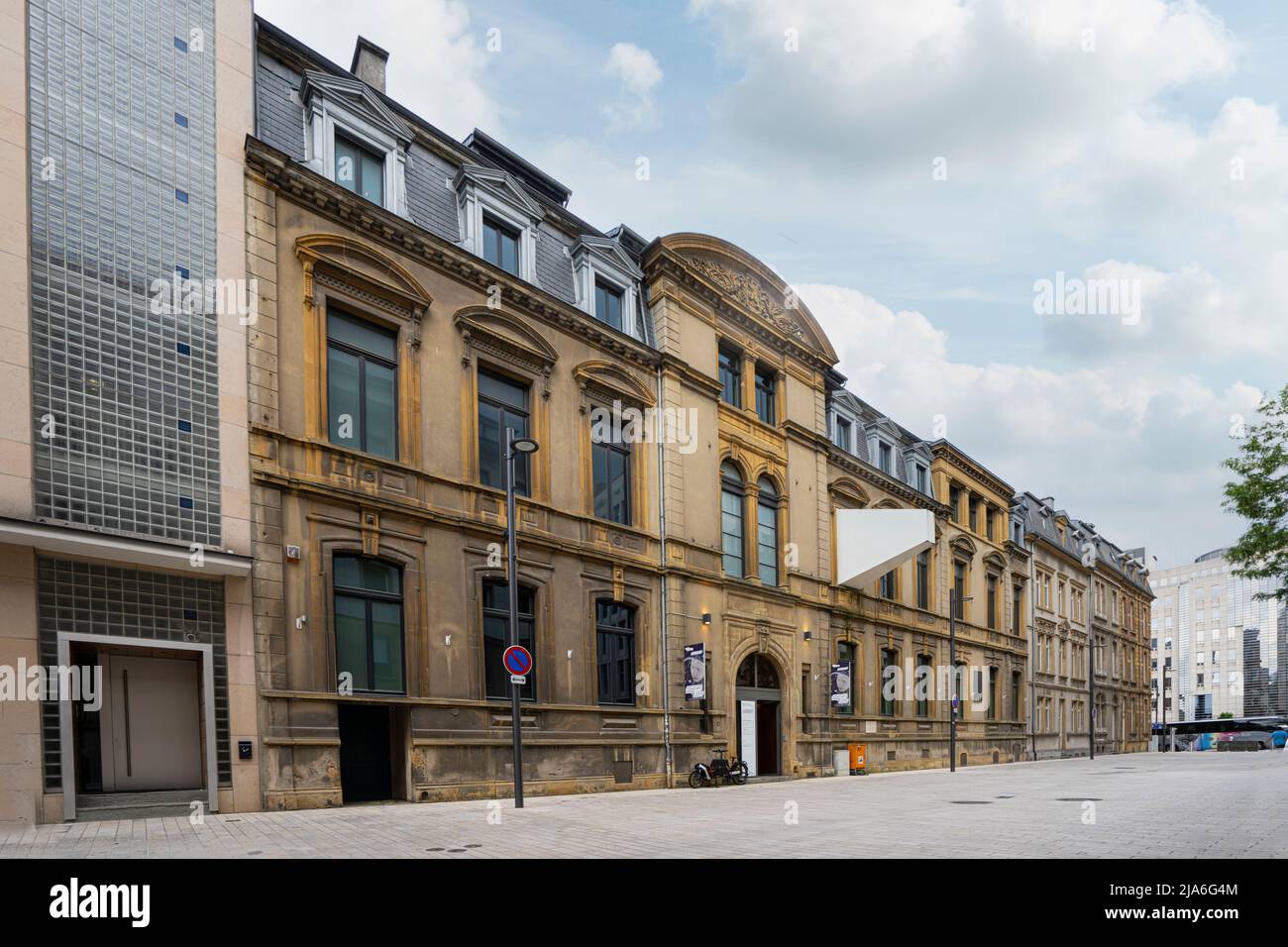 Luxemburg, Mai 2022. Außenansicht des Casino Luxembourg Kunstzentrums im Stadtzentrum Stockfoto