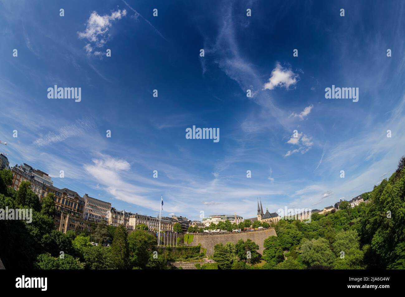 Luxemburg-Stadt, Mai 2022. Panoramablick auf die Petrusse-Kasematten im Stadtzentrum Stockfoto