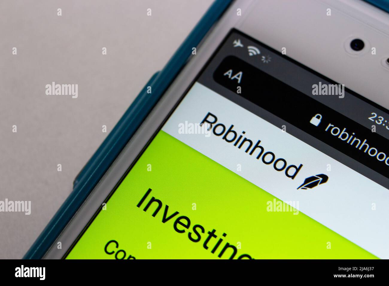 Kumamoto, JAPAN - Jan 31 2021 : Robinhood-Logo auf dem iPhone. Robinhood ist ein US-Finanzunternehmen, das Handel mit Aktien anbietet Stockfoto