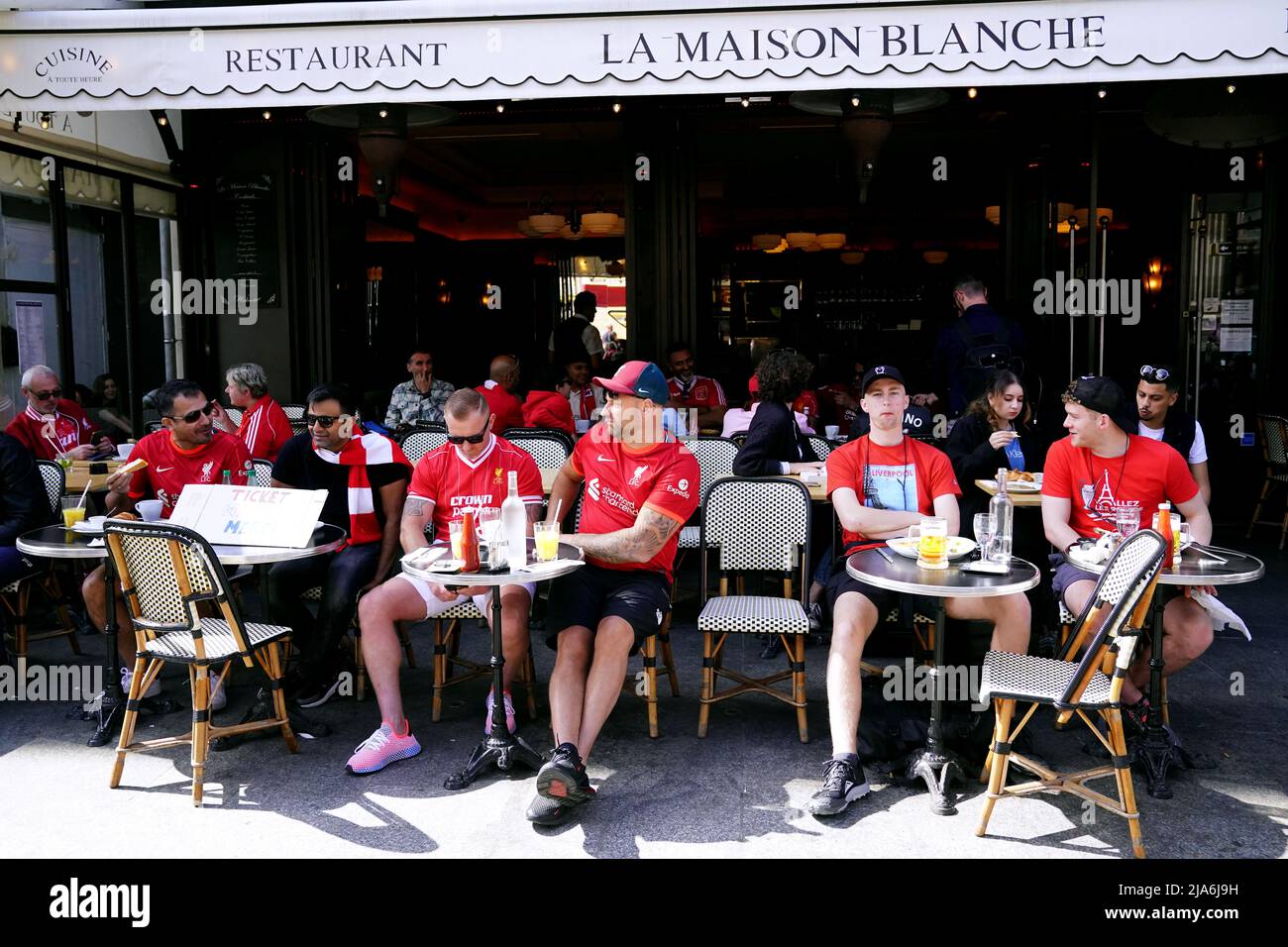 Liverpool-Fans im La Maison Blanche vor dem UEFA Champions League-Finale im Stade de France, Paris. Bilddatum: Samstag, 28. Mai 2022. Stockfoto
