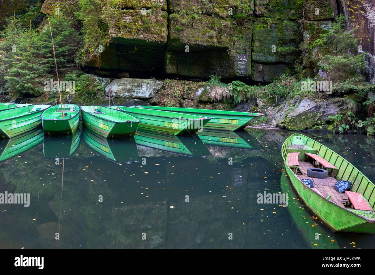 Boote in der Wildschlucht in der Böhmischen Schweiz, Tschechische Republik Stockfoto