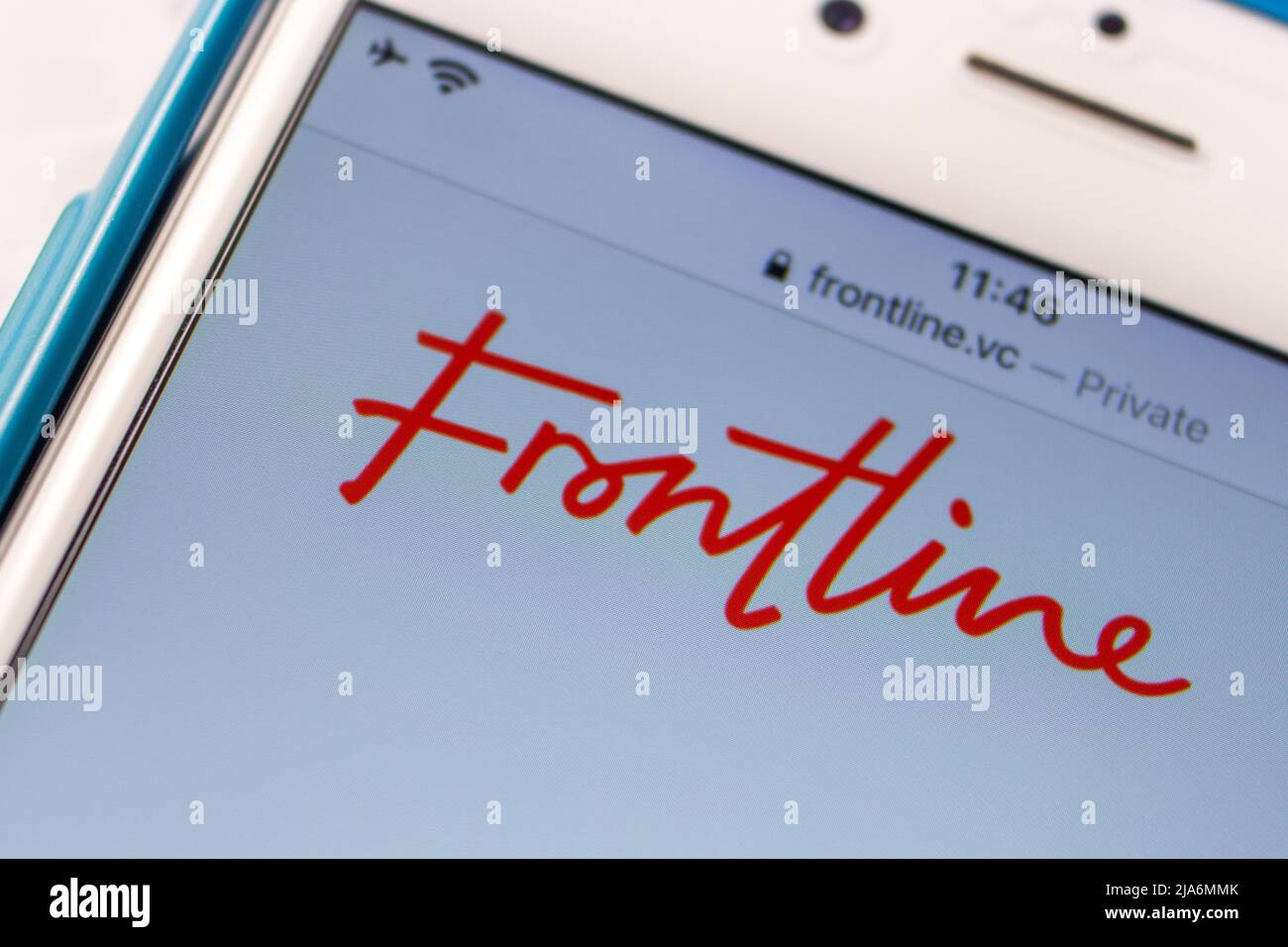 Kumamoto, JAPAN - Feb 8 2021 : das Logo von Frontline Ventures, einer Risikokapitalgesellschaft mit Sitz in Dublin, Irland, auf dem iPhone. Stockfoto
