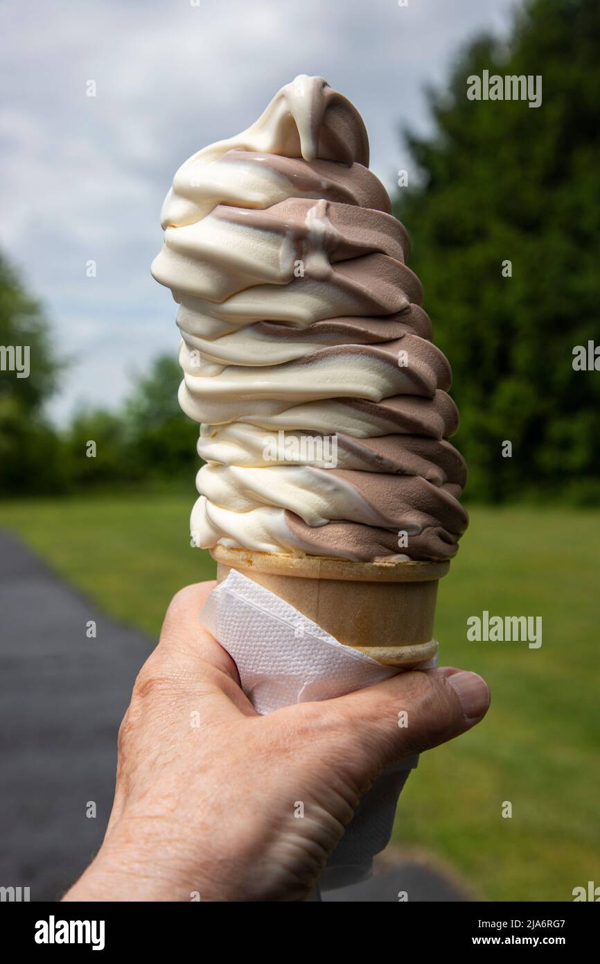 King Cone ist ein Eisstand auf RT. 68 in Butler, Pennsylvania. Dies ist ihr mittlerer Drehkegel! Stockfoto