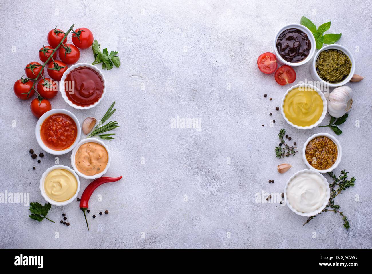 Set aus verschiedenen Saucen. Ketchup, Senf und Mayonnaise Stockfoto