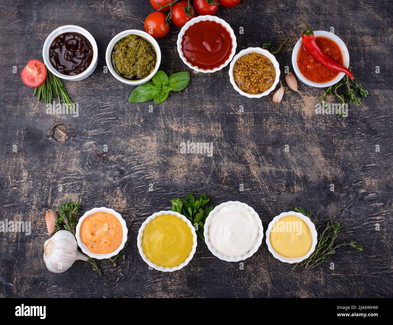 Set aus verschiedenen Saucen. Ketchup, Senf und Mayonnaise Stockfoto