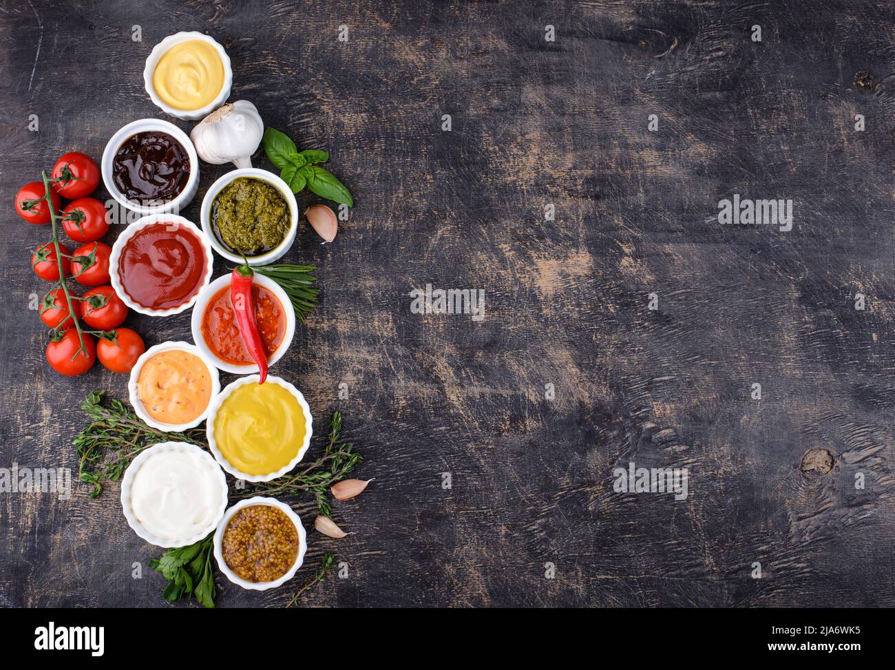 Set aus verschiedenen Saucen. Ketchup, Senf und Mayonnaise Stockfoto