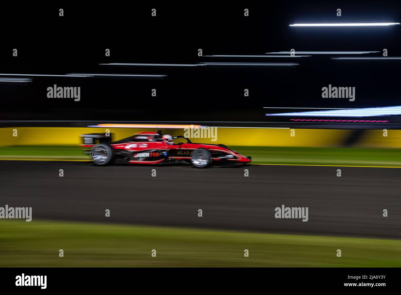 Sydney, Australien. 28. Mai 2022. Joey Mawson (#1) pilotieren sein Team BRM S5000 über die Brücke im Sydney Motorsport Park während des Rennens 1 der Australian Driver's Championship S5000. Kredit: James Forrester / Alamy Live Nachrichten. Stockfoto