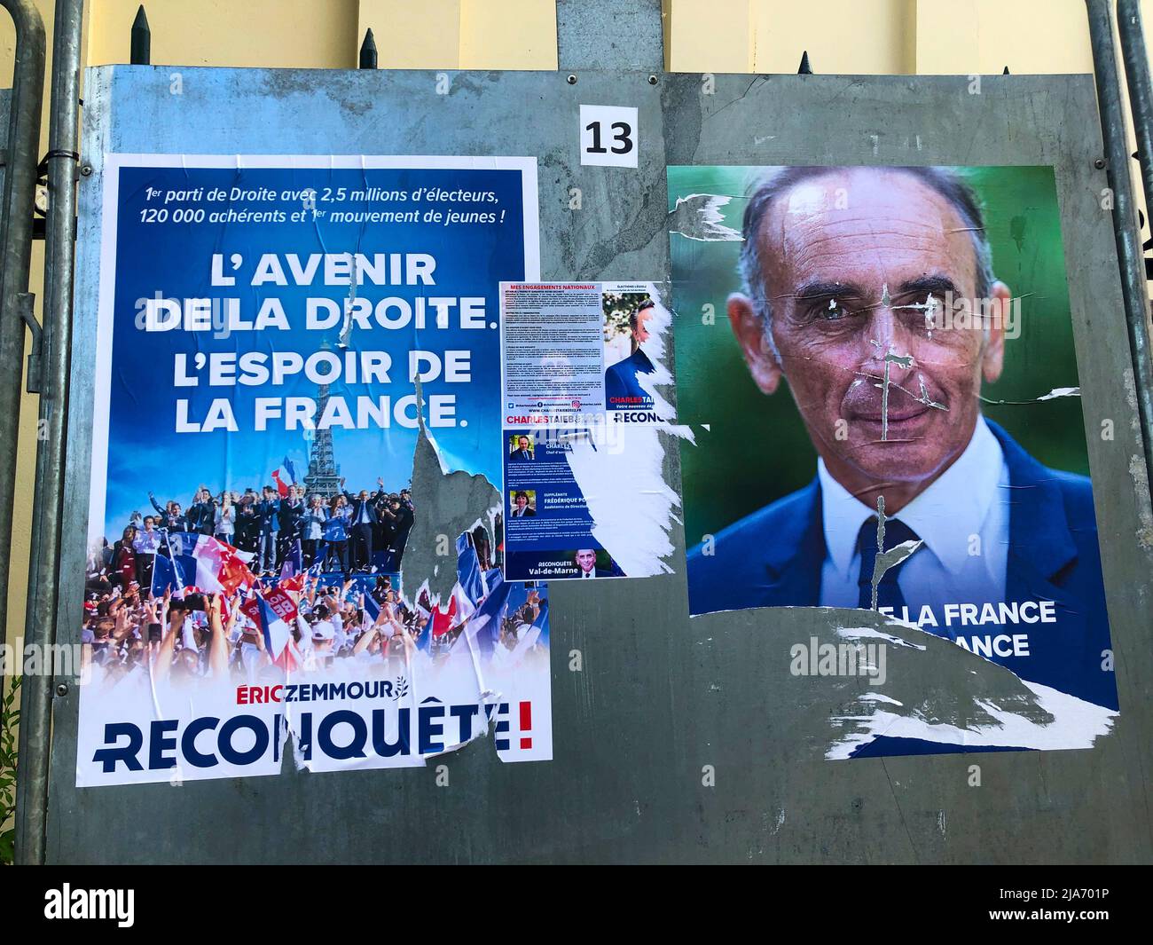 Saint Mandé, Frankreich, Pariser Vorort, französisches Wahlplakat, rechtsextremer Kandidat Eric Zemmour, Plakate für gerissene Werbung, rechtsradikale französische politische Abteilung Stockfoto