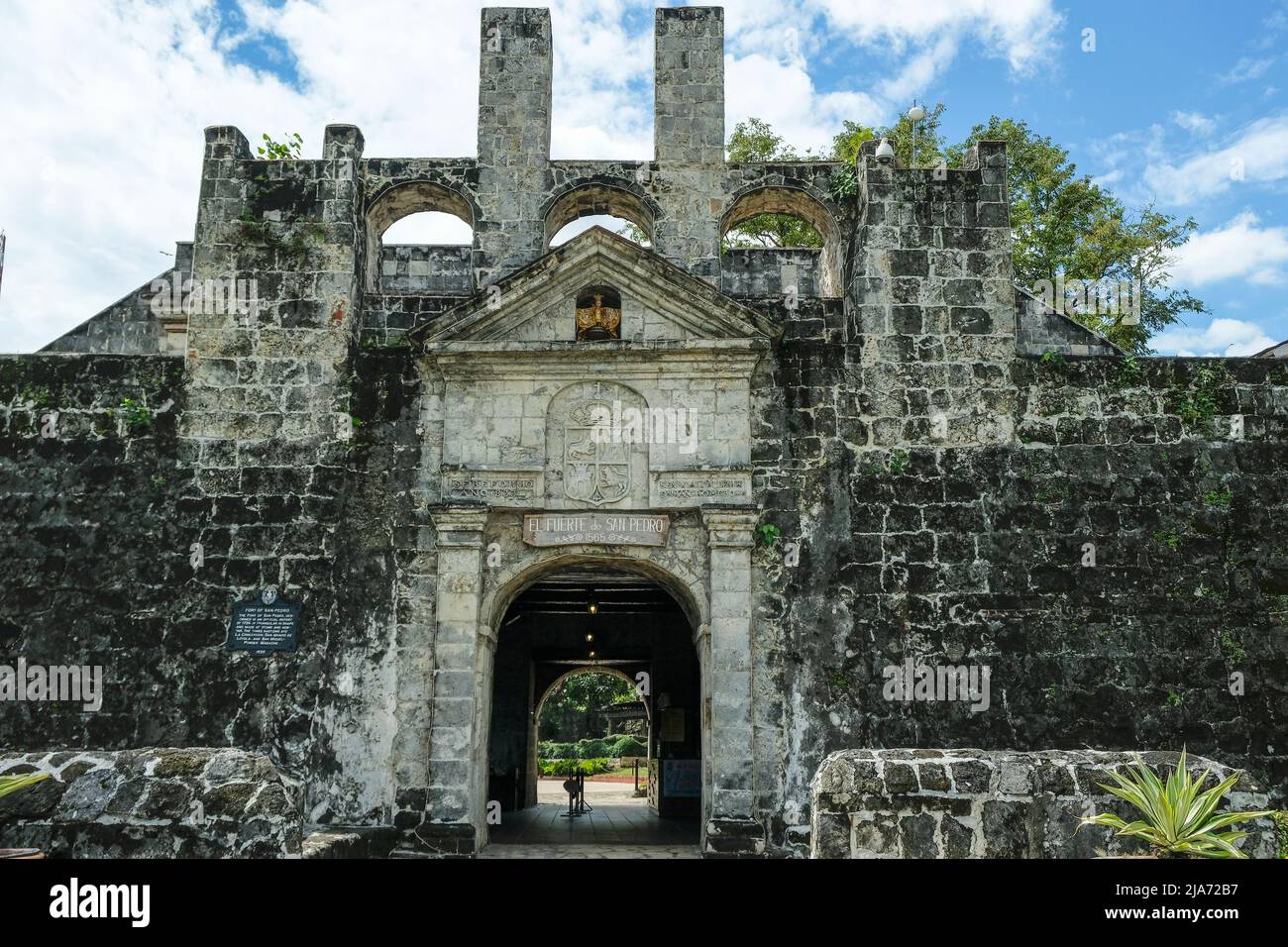 Cebu, Philippinen - 2022. Mai: Das Fort San Pedro wurde von den Spaniern unter dem Kommando von Miguel Lopez de Legazpi am 24. Mai 2022 auf den Philippinen errichtet. Stockfoto