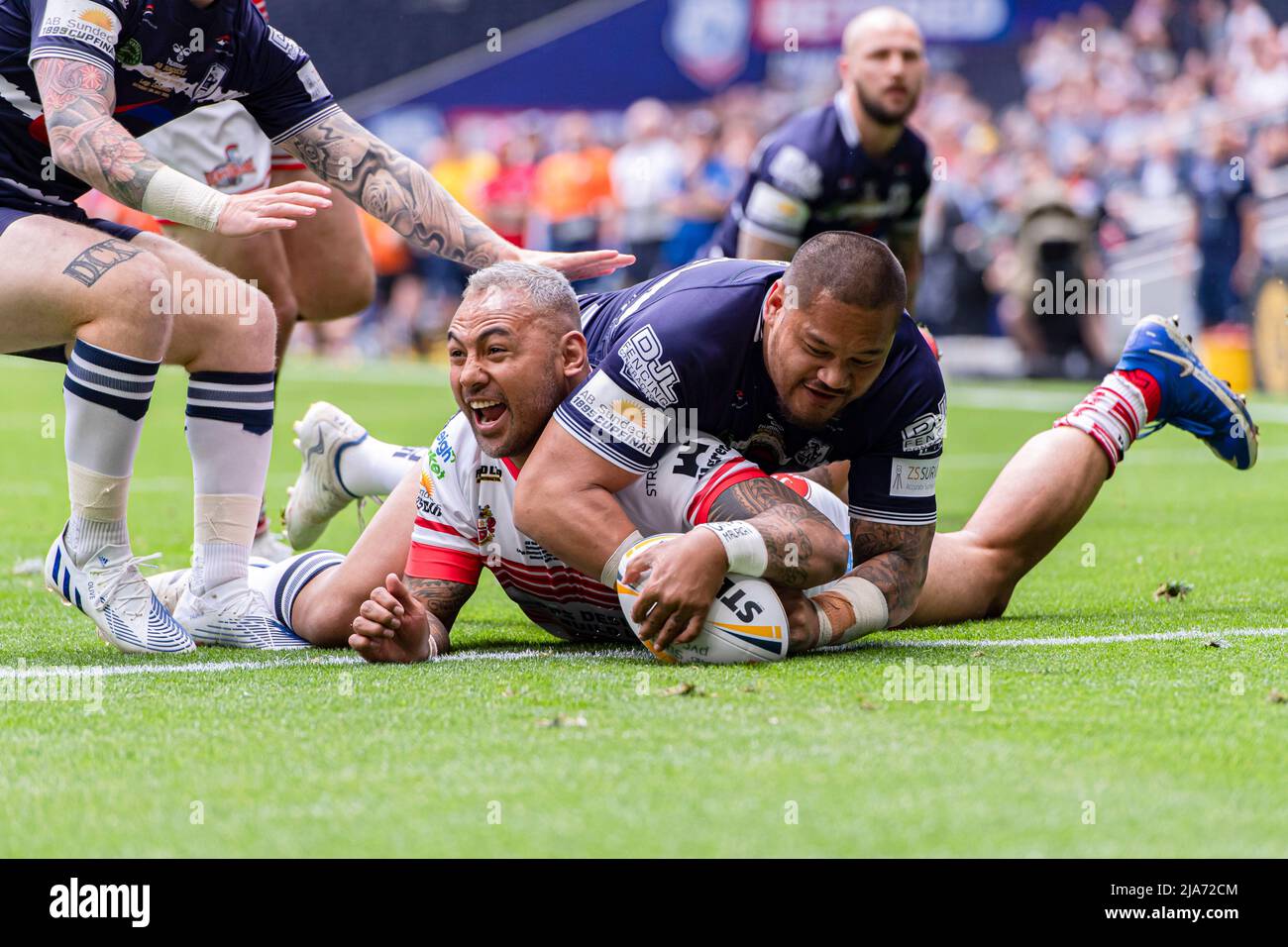 LONDON, GROSSBRITANNIEN. 28., Mai 2022. Krisnan Inu von Leigh Centurions kann es beim ab Sundecks 2022 Cup Finale 1895 - Featherstone Rovers vs Leigh Centurions am Samstag, den 28. Mai 2022, im Tottenham Hotspur Stadium versuchen. LONDON, ENGLAND. Kredit: Taka G Wu/Alamy Live Nachrichten Stockfoto
