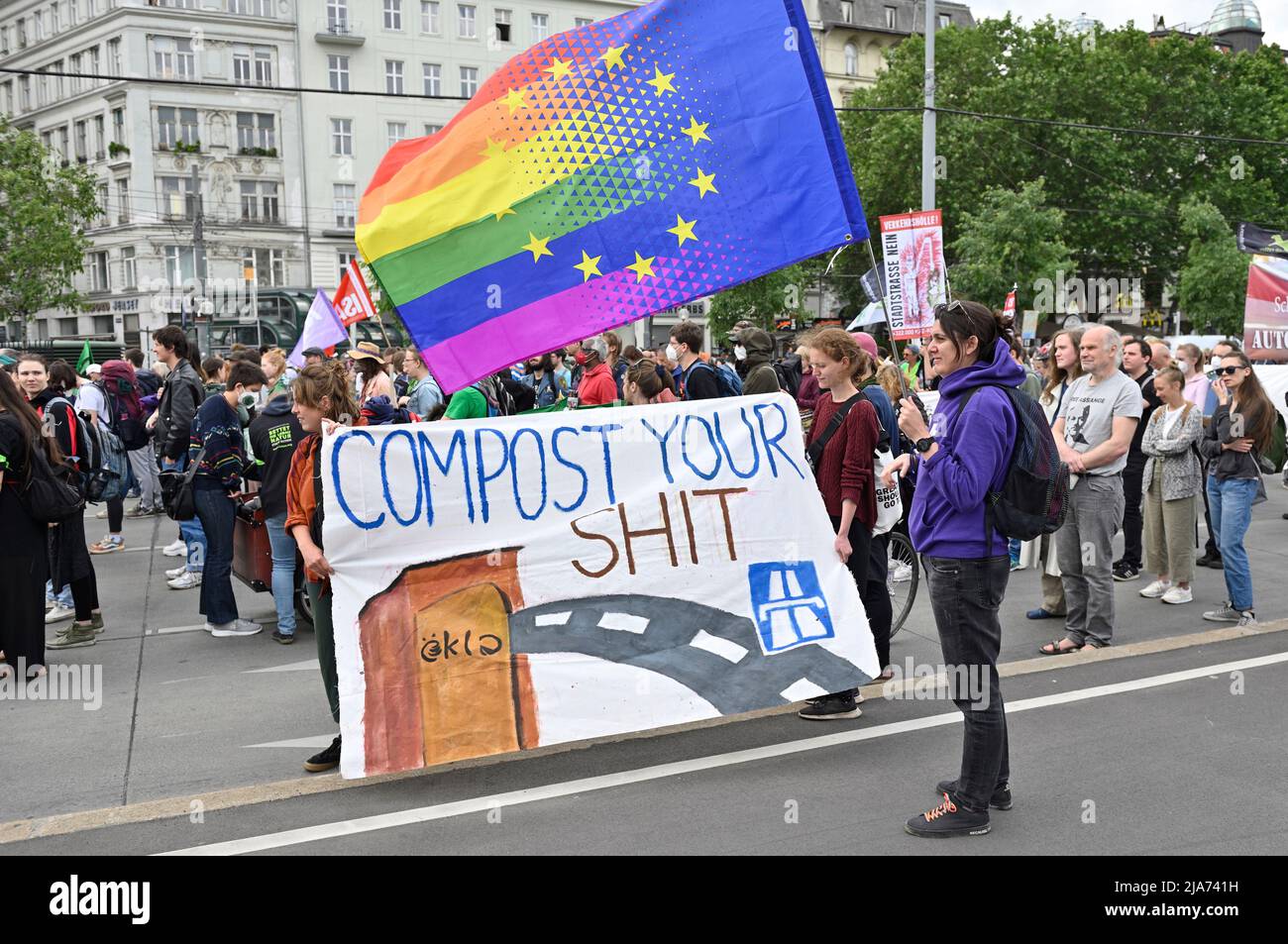 Wien, Österreich. 28.. Mai 2022. Demonstration von Klimagerechtigkeit statt konkreter Politik. Protest gegen die Autobahn Lobau. Quelle: Franz Perc/Alamy Live News Stockfoto