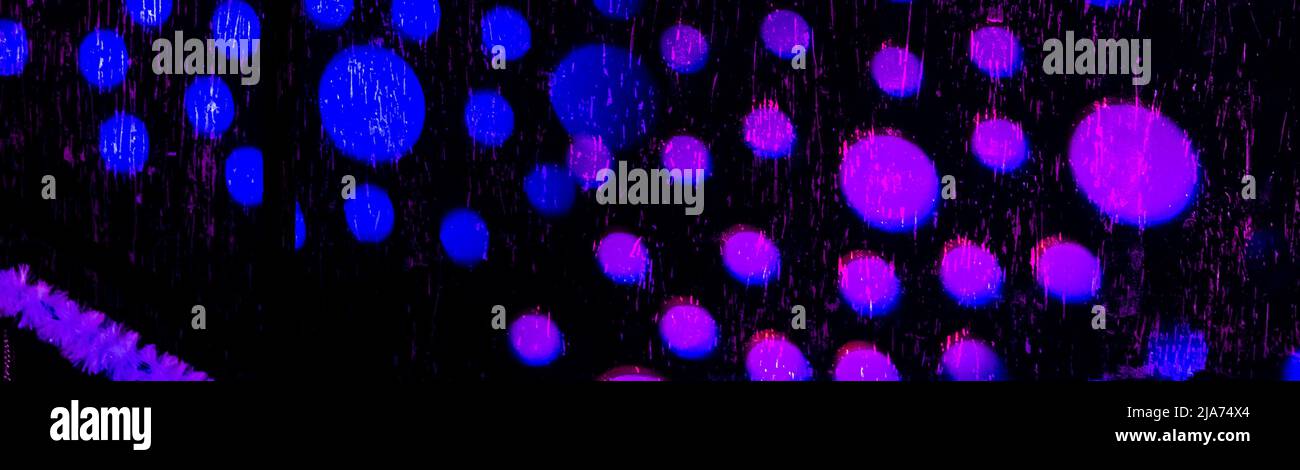 Blau Und Lila Abstrakt Runde Polka Dot Muster Muster Muster Vorlage Hintergrund Design. Stockfoto