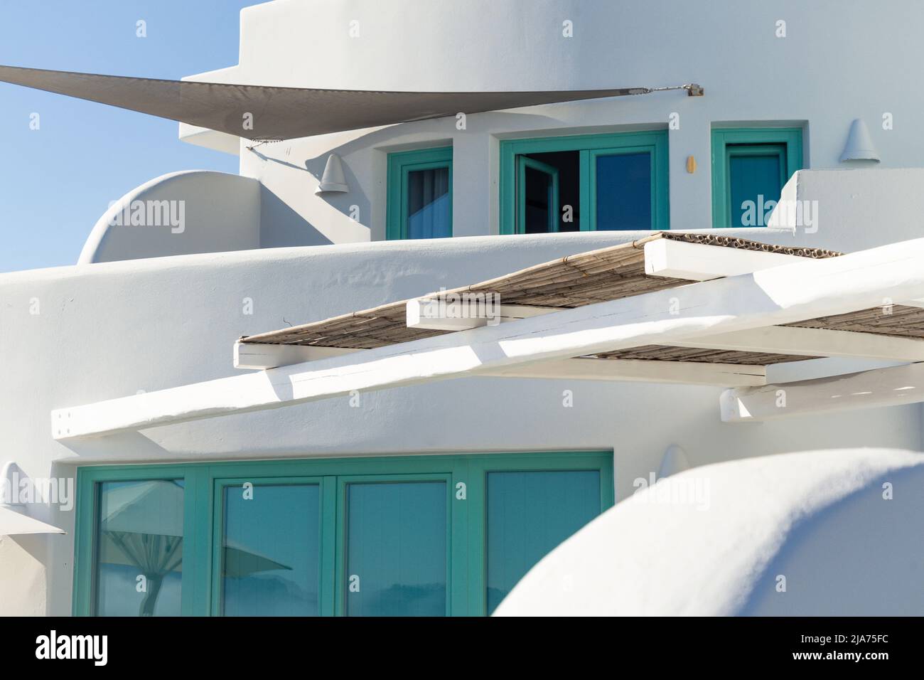 Lifestyle auf der Insel: Elegantes Appartement an der griechischen Küste Stockfoto