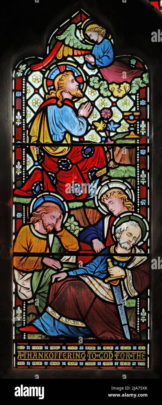 Ein Buntglasfenster von Alexander Gibbs, das die Passion Christi (Agonie im Garten), die St. John the Baptist Church, Hellidon, Northamptonshir darstellt Stockfoto