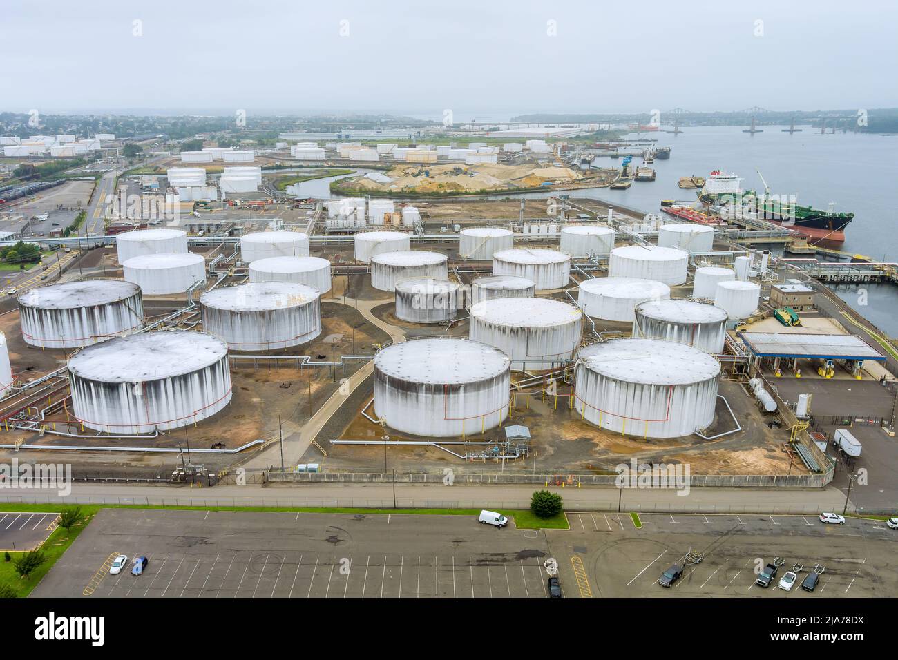 Erdölindustrie von Rohöllagertanks Terminal für Erdölprodukte in der Raffinerie Stockfoto