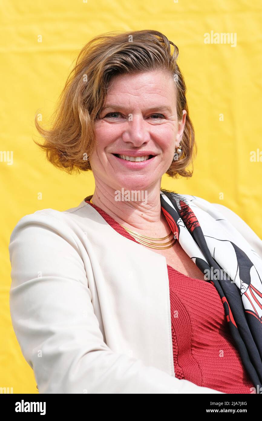 Hay Festival, Hay on Wye, Wales, Großbritannien – Samstag, 28.. Mai 2022 – Mariana Mazzucato, Ökonomin und Akademikerin, spricht am dritten Tag des diesjährigen Hay Festivals über ihr neues Buch Mission Economy – Foto Steven May / Alamy Live News Stockfoto