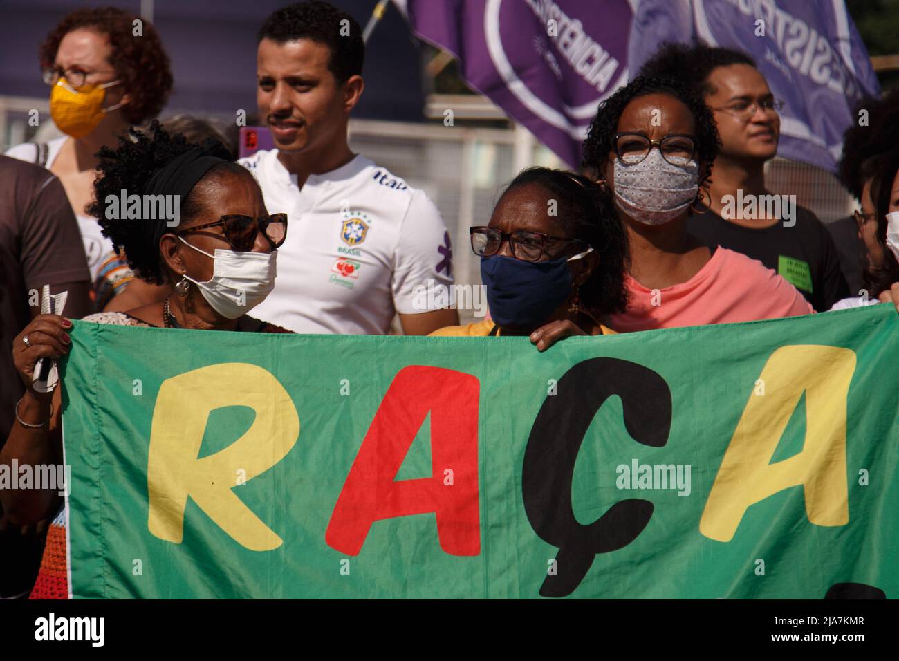 Rio De Janeiro, Brasilien. 28.. Mai 2022. RJ - Rio de Janeiro - 05/28/2022 - RIO, DEMONSTRATION ZU EHREN von GENIVALDO - Demonstranten werden während einer Demonstration zu Ehren von Genivaldo de Jesus Santos, 38, an diesem Samstagmorgen (28), am Zumbi dos Palmares Denkmal in Rio de Janeiro gesehen. Genivaldo wurde von der Polizei ermordet, nachdem er ohne Helm in Sergipe gelaufen war. Der Biker wurde zwei Jahre nach dem Tod von George Floyd in den Vereinigten Staaten erstickt. Foto: Joao Gabriel Alves/AGIF/Sipa USA Quelle: SIPA USA/Alamy Live News Stockfoto