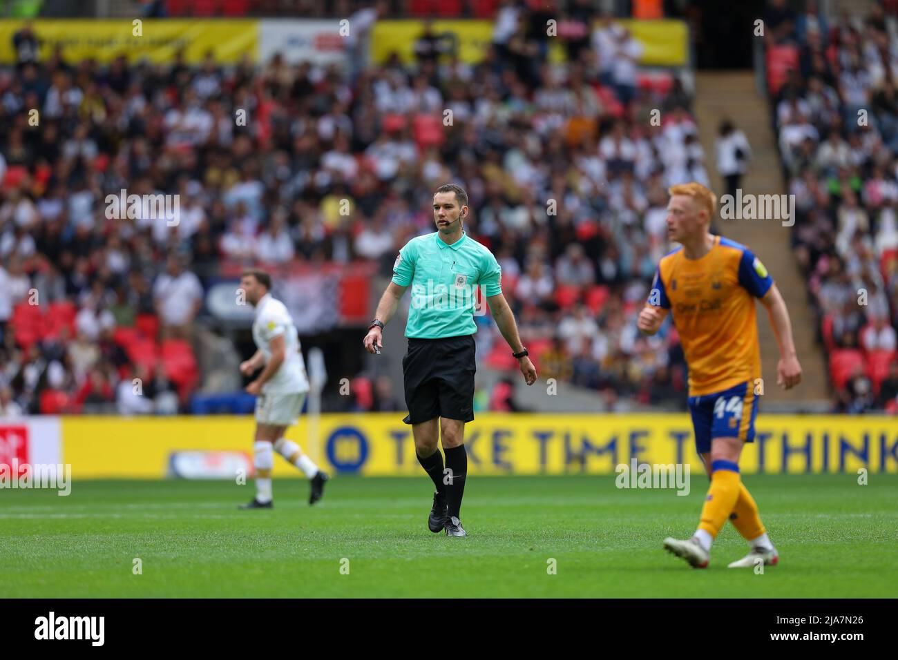 Wembley, London, Großbritannien. 28.. Mai 2022; Wembley Stadium, London, England, EFL League 2 Play-Off Finale, Mansfield Town gegen Port Val: Schiedsrichter Jarred Gillett Kredit: Action Plus Sports Images/Alamy Live News Stockfoto