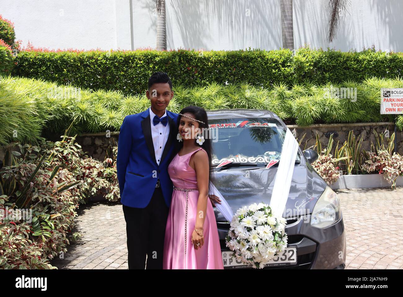 Bruder und Schwester bei einer Hochzeit in Sri Lanka. Stockfoto