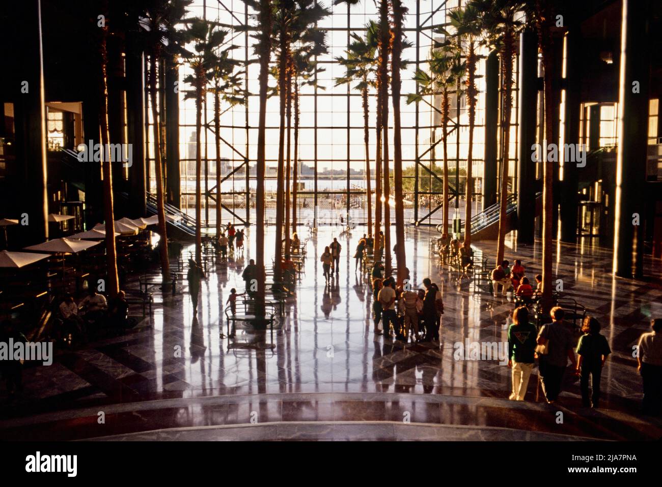 Das Wintergarten-Atrium im ehemaligen World Financial Center, jetzt Brookfield Place in New York City Stockfoto