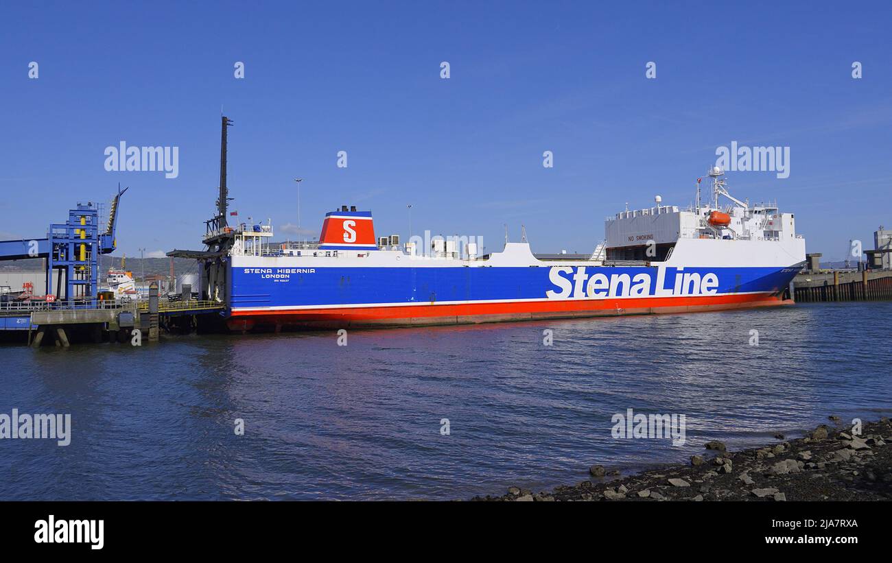 Stena Line Schiff im Hafen von Belfast - BELFAST, Großbritannien - 25. APRIL 2022 Stockfoto