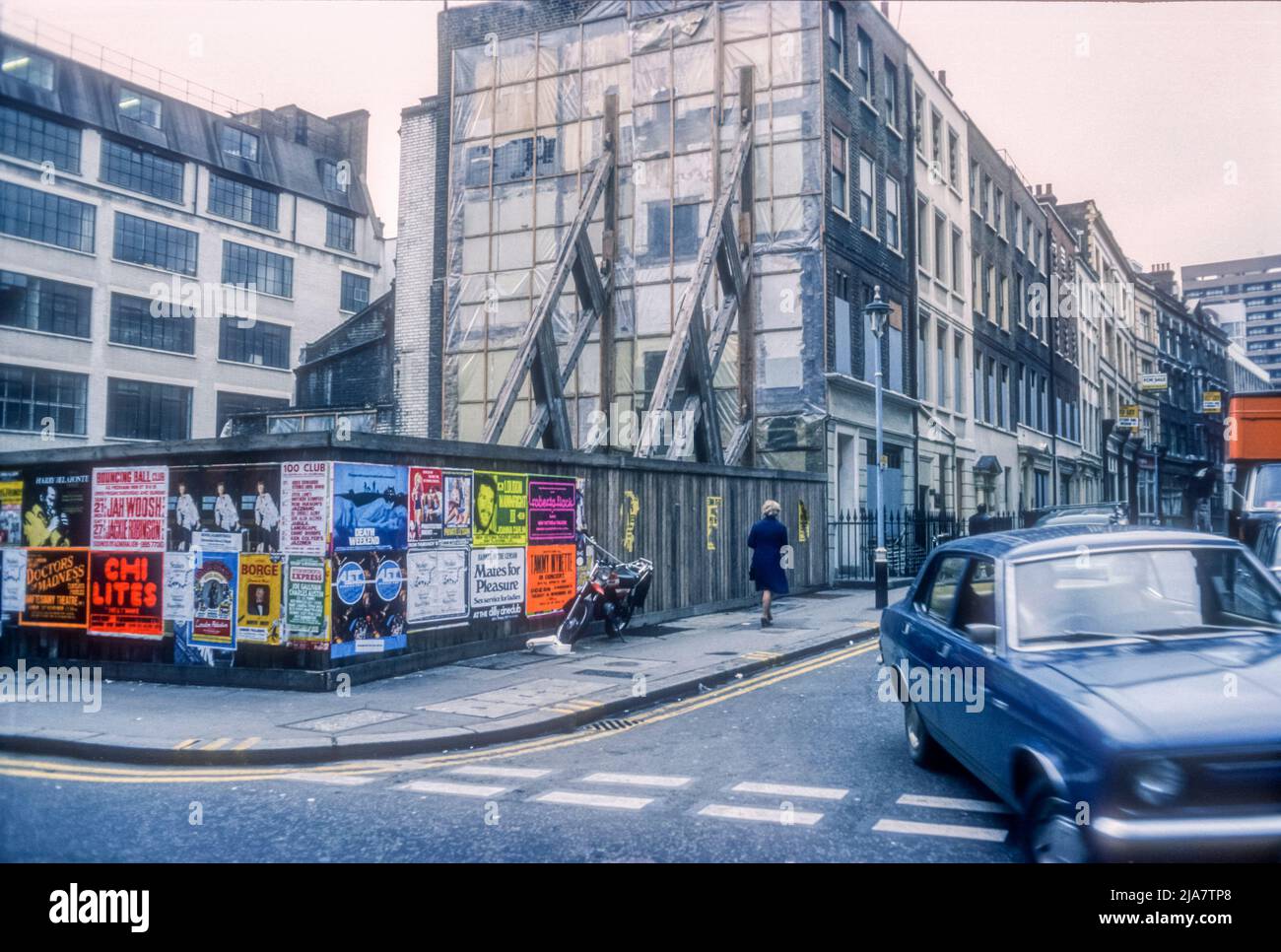 1976 Archivbild eines leeren Standorts an der Ecke Brewer Street & Great Pulteney Street in Soho, London. Stockfoto