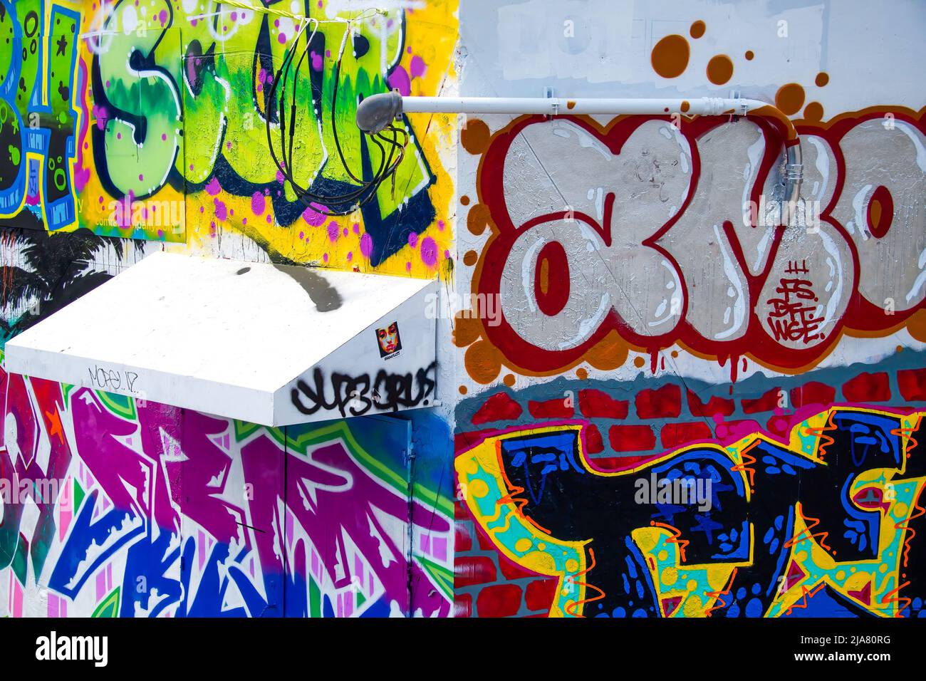 Städtische Kunstmalerei in Wynwood Walls, einem Künstlerviertel in Miami, Florida, USA Stockfoto