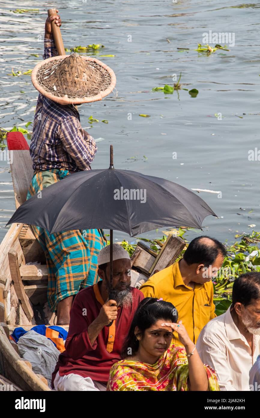 Täglicher Lebensstil am Flussufer. Dieses Bild wurde am 22. Mai 2022 vom Panghat, Burigongga, Dhaka, Bangladesch, Südasien. Stockfoto